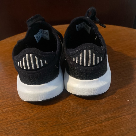 Toddler Adidas size 6K - Picture 2 of 3